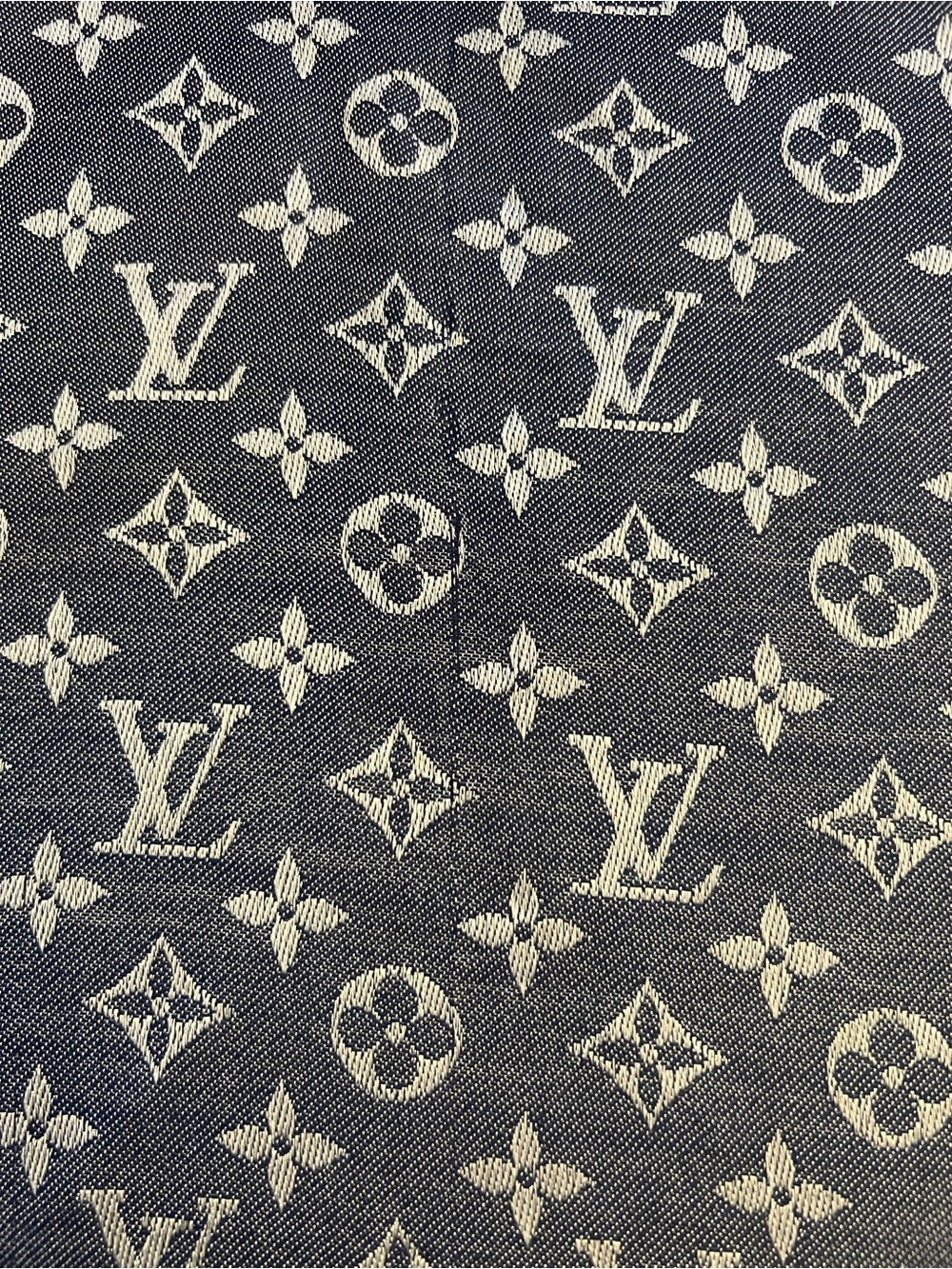 Louis Vuitton Monogram Denim Shaw - Picture 6 of 6